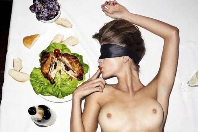 Голая баба среди зеков - Эроприколы