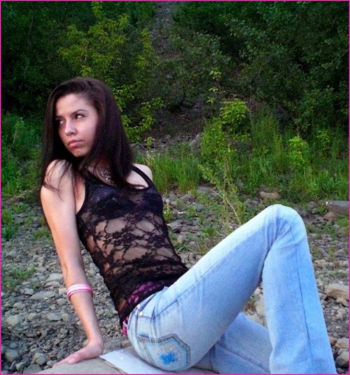 Частные фотографии хрупкой девушки