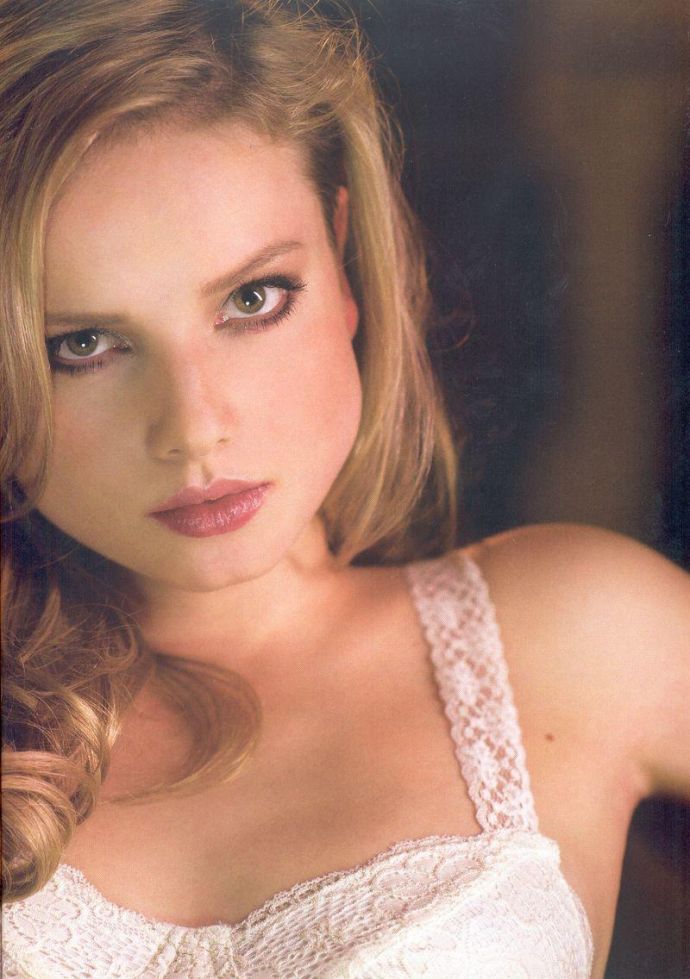 Откровенная Darya Gantura - Che February 2012 Belgium