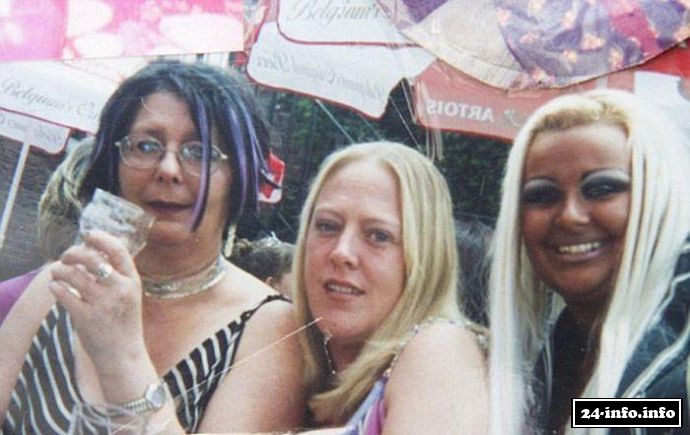 Женщина превратила себя в карикатуру