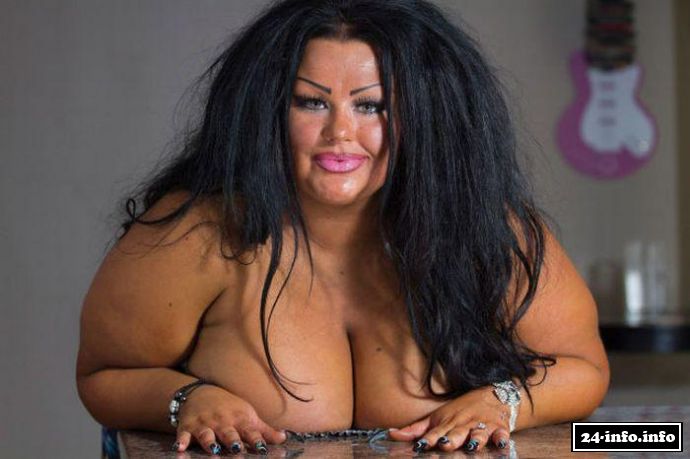 Женщина превратила себя в карикатуру