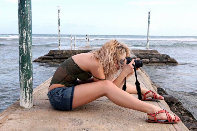 Закадычные подруги Ashley Bulgari и Alissa снимаются в эротическом фото сете