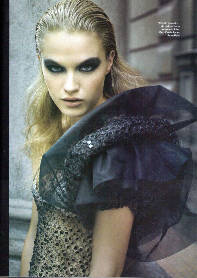 Раздетая Dana Drori - Harpers Bazaar February 2012 Argentina