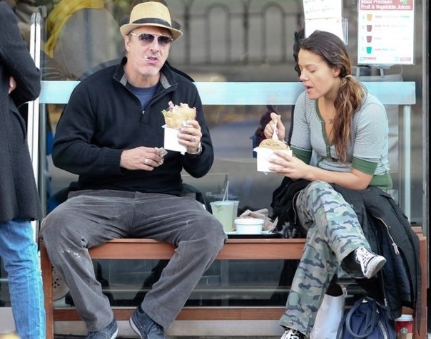 Вот он, мужчина мечты Кэри. Разве о нем она мечтала