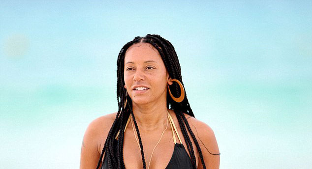 Экс-участница Spice Girls продемонстрировала отличную фигуру в купальнике