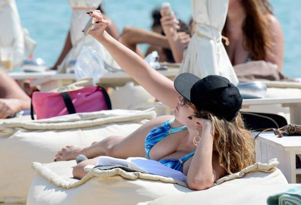 Kelly Brook – Bikini Candids in Greece