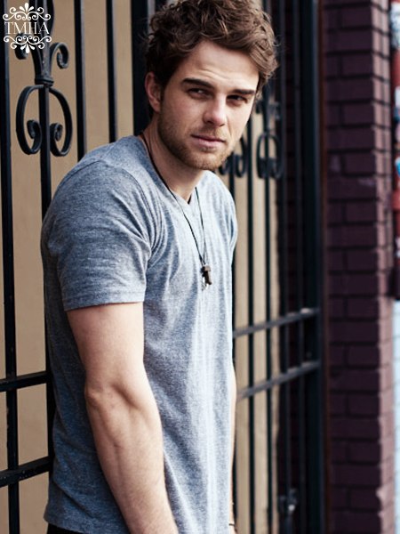 Натаниэль Бузолич