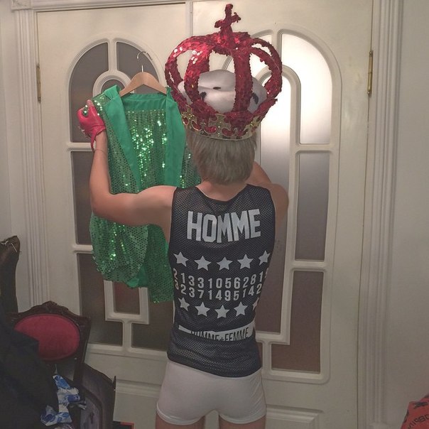 Сергей Зверев продолжает удивлять своей одеждой!