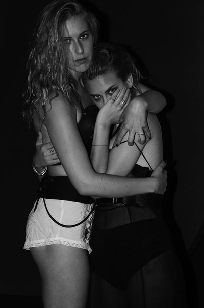 Сёстры Уиллис топлес (Scout Willis, Tallulah Willis)