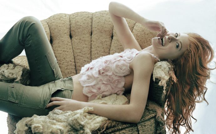 Дебра Мессинг (Debra Messing) в фотосессии Рувена Афанадора