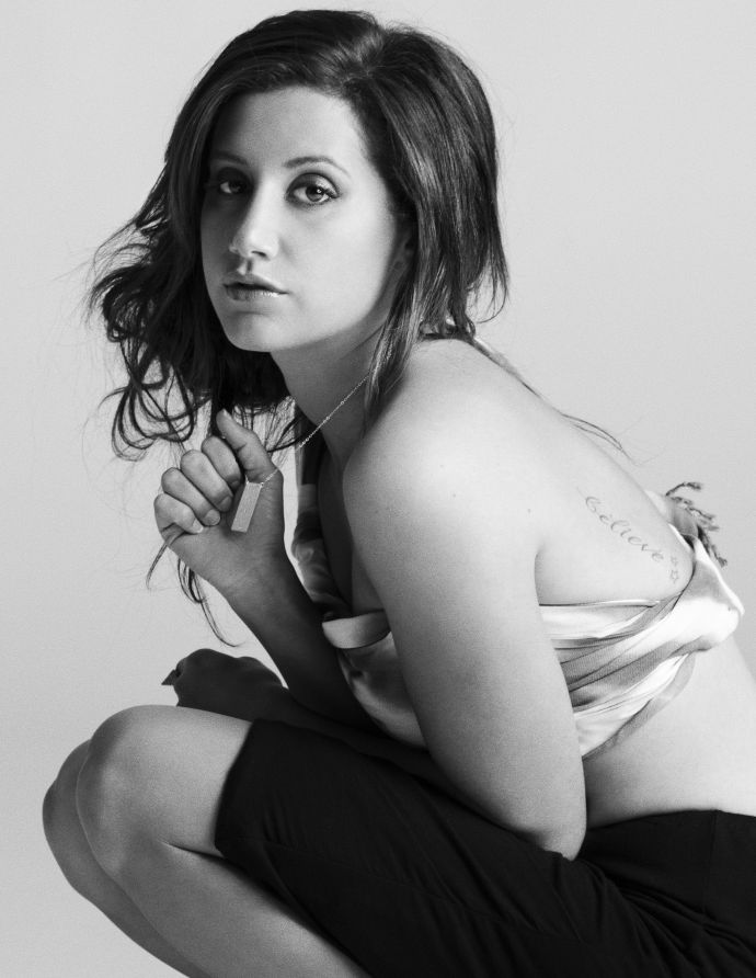 Эшли Тисдейл (Ashley Tisdale) в фотосессии для журнала