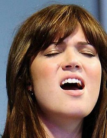 Знаменитости с обложек глянцевых журналов.