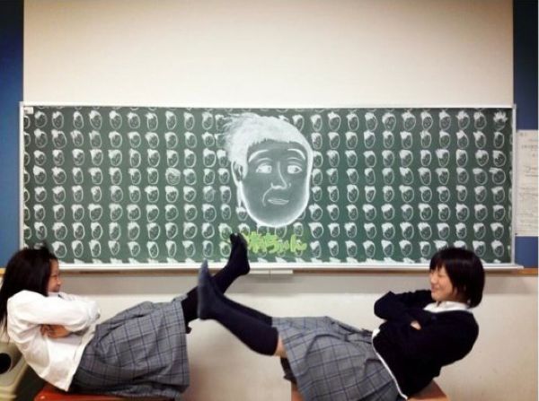 Что японские школьники рисуют на доске Что японские школьники рисуют на доске