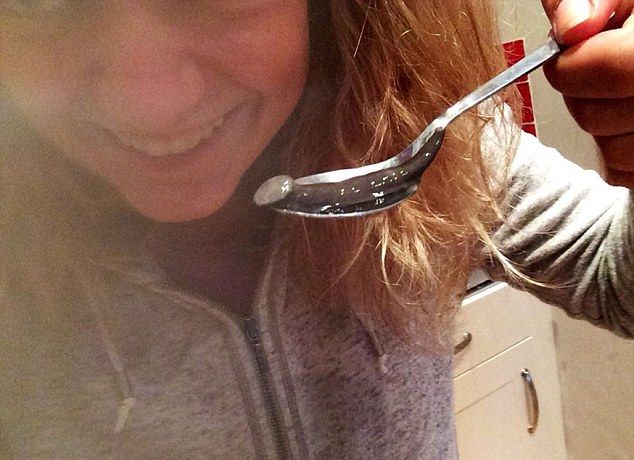 Девушке вытащили пиявку Девушке вытащили пиявку