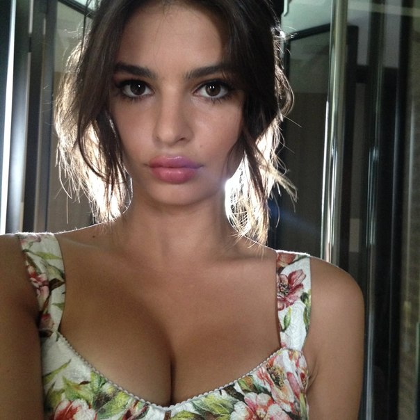 Эмили Ратайковски (Emily Ratajkowski) подтвердила, что у неё натуральная грудь