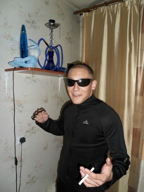 Ровные пацанчики отдыхают в неформальной обстановке Ровные пацанчики отдыхают в неформальной обстановке