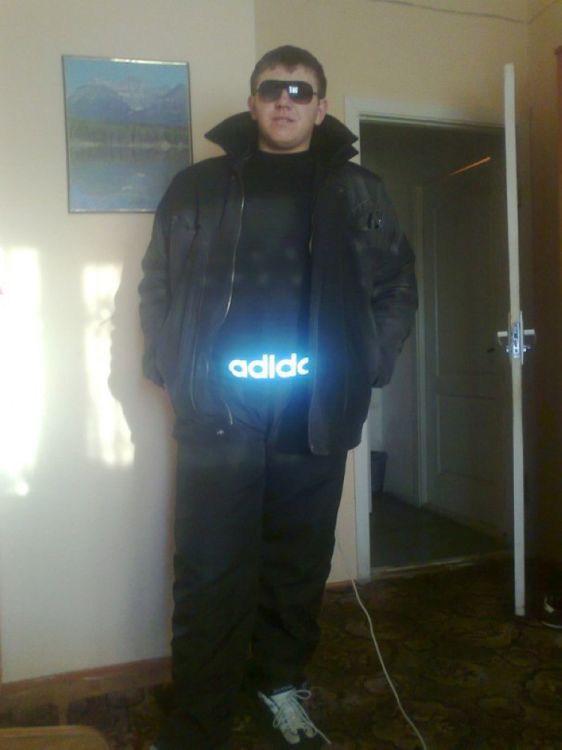 Ровные пацанчики отдыхают в неформальной обстановке Ровные пацанчики отдыхают в неформальной обстановке