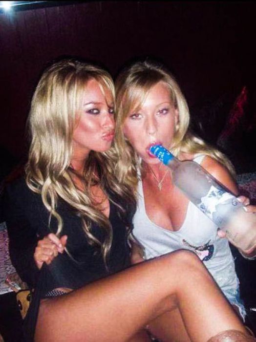 Сексуальные девушки отрываются на вечеринках (40 фото) Сексуальные девушки отрываются на вечеринках (40 фото)