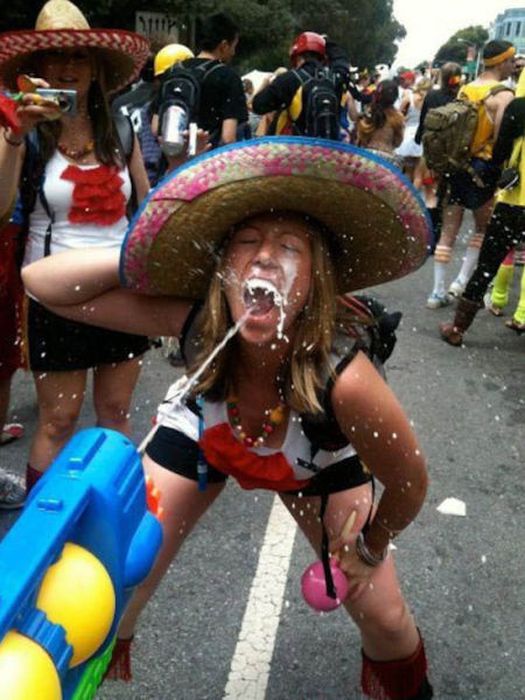 Сексуальные девушки отрываются на вечеринках (40 фото) Сексуальные девушки отрываются на вечеринках (40 фото)