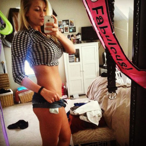 Стройные девушки в коротких шортиках (30 фото) Стройные девушки в коротких шортиках (30 фото)