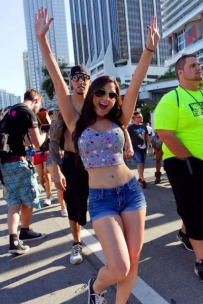 Стройные девушки в коротких шортиках (30 фото) Стройные девушки в коротких шортиках (30 фото)