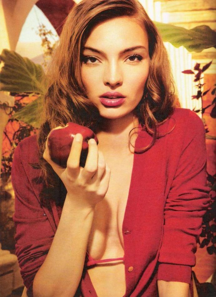 Голая Carola Remer - Vogue March 2012 Brazil