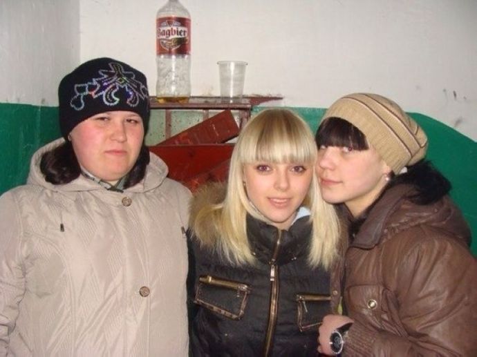 Ровные пацанчики отдыхают в неформальной обстановке