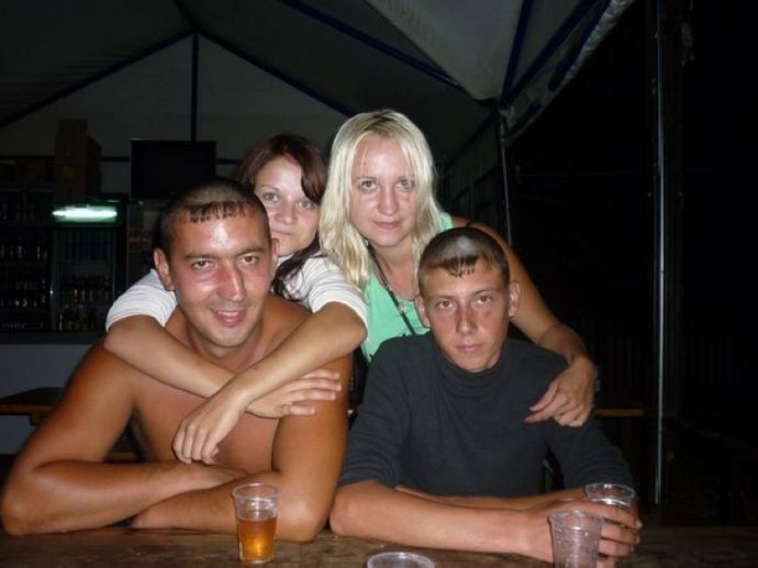 Ровные пацанчики отдыхают в неформальной обстановке