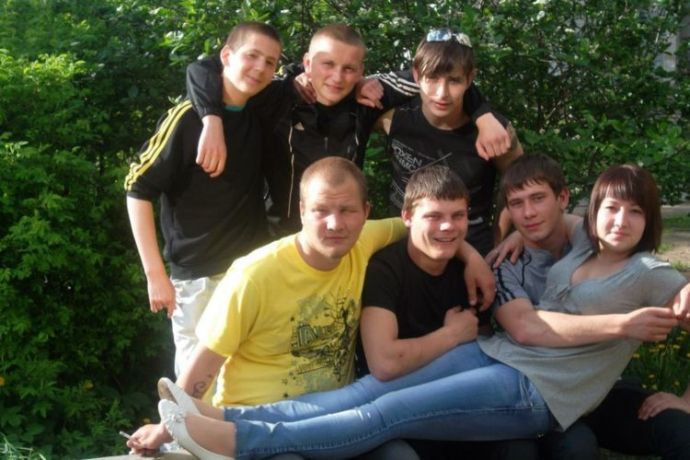 Ровные пацанчики отдыхают в неформальной обстановке