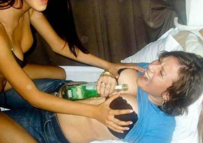 Сексуальные девушки отрываются на вечеринках (40 фото)