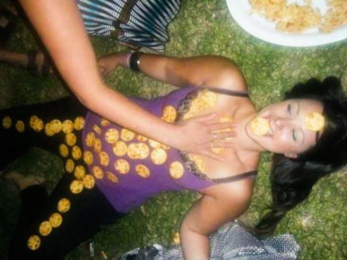 Сексуальные девушки отрываются на вечеринках (40 фото)