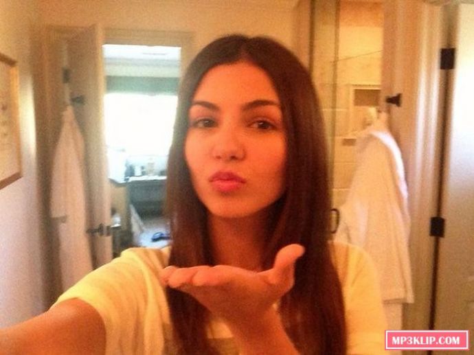 Взломанные фотографии Виктории Джастис