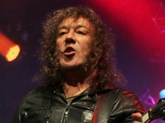 Зрители прогнали со сцены пьяного Владимира Кузьмина