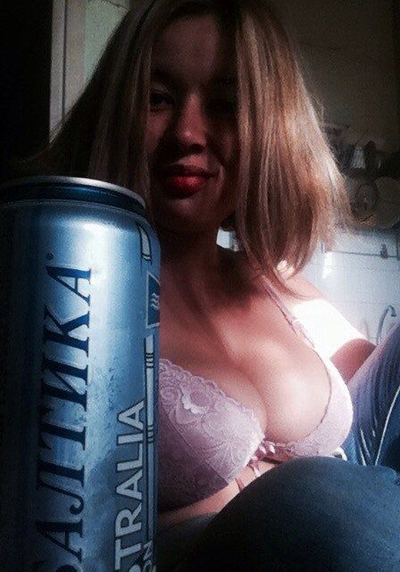 Чем девушки предпочитают запивать пятницу