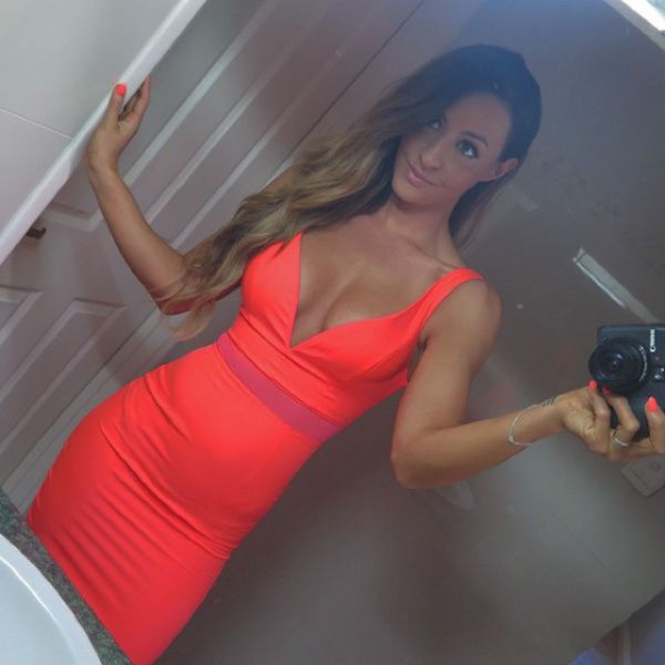 Девушки в обтягивающих платьях