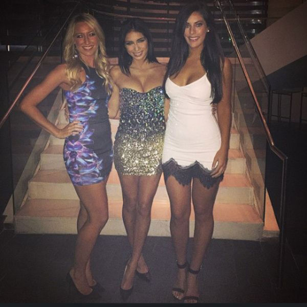 Девушки в обтягивающих платьях