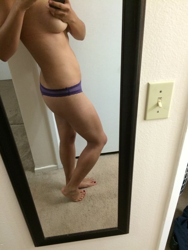 Без лифчика