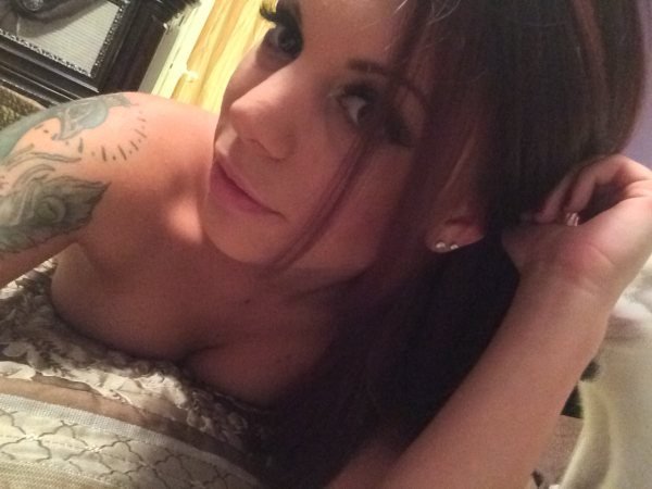 Без лифчика