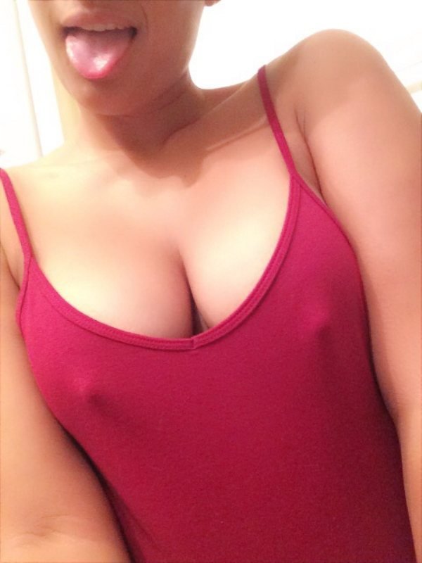 Без лифчика