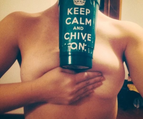 Без лифчика