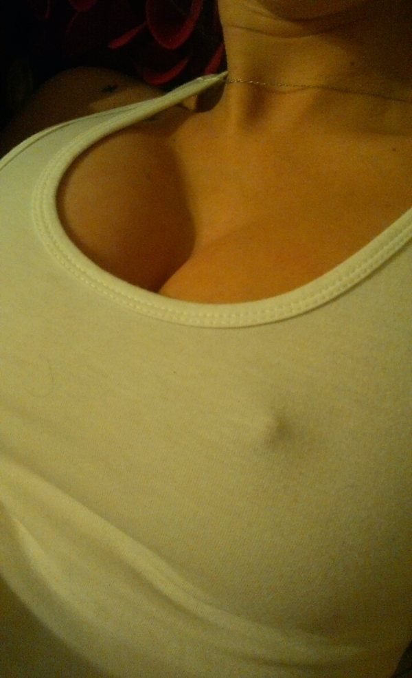 Без лифчика