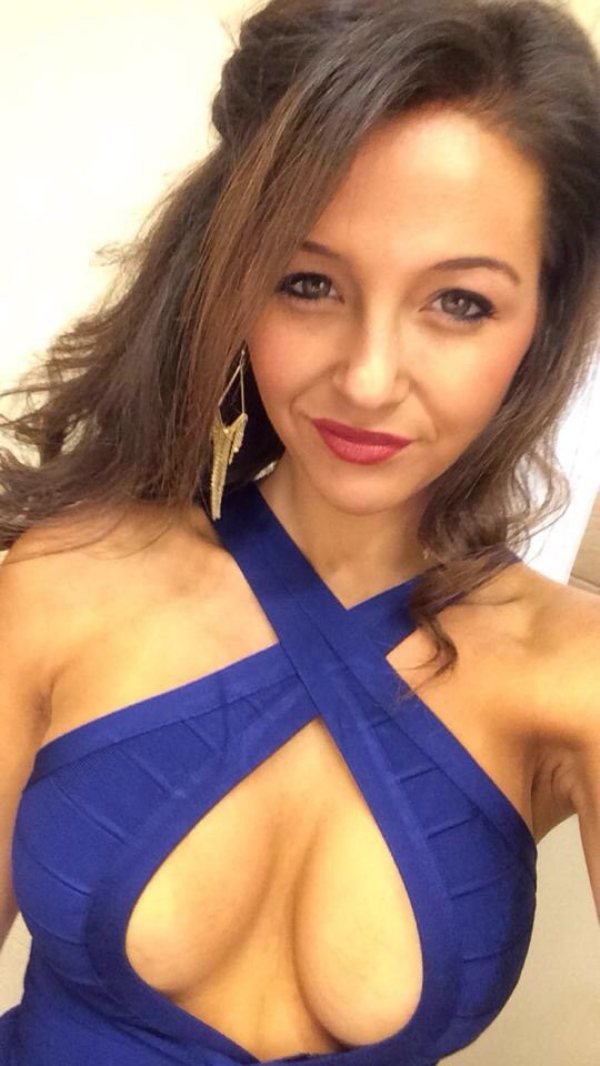 Без лифчика