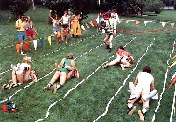 Показывает как надо делать минет - Эроприколы