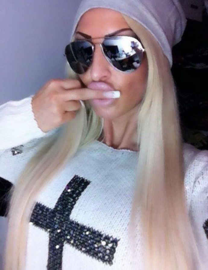 Муклы меряются силиконовыми титьками и ботоксными губами