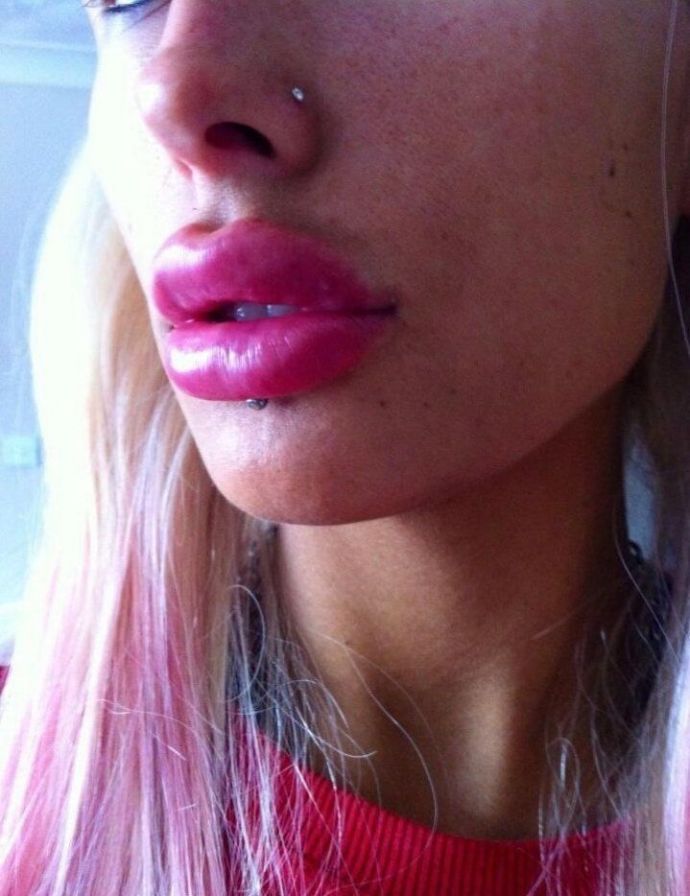 Муклы меряются силиконовыми титьками и ботоксными губами