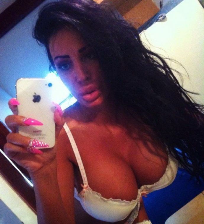 Муклы меряются силиконовыми титьками и ботоксными губами