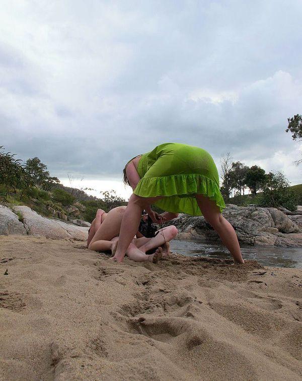 Голая девушка среди арбузов - Эроприколы