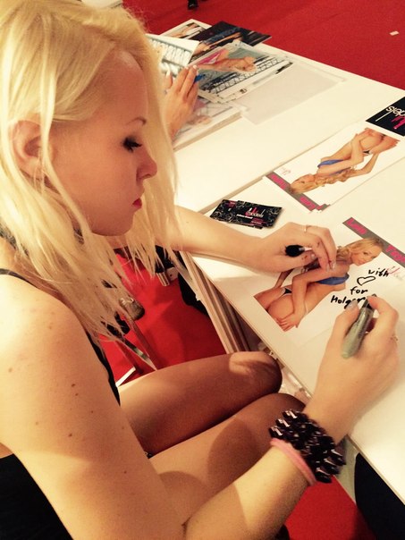 Порноактриса Лола Тэйлор намерена податься в политику