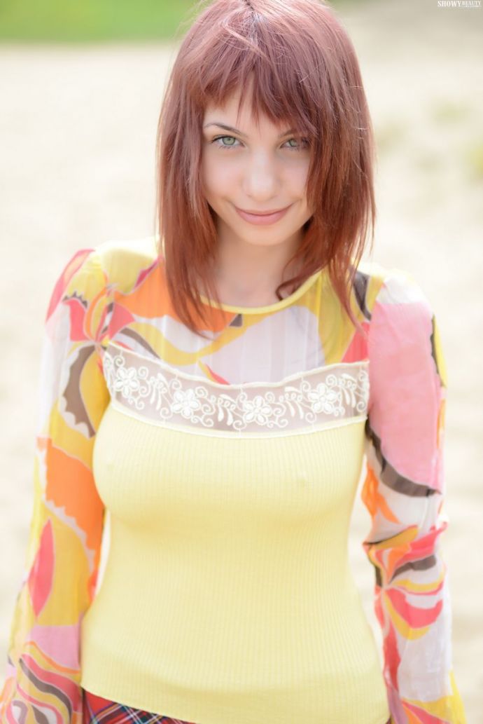 Большие натуральные буфера девушки Rima очень мягкие на ощупь