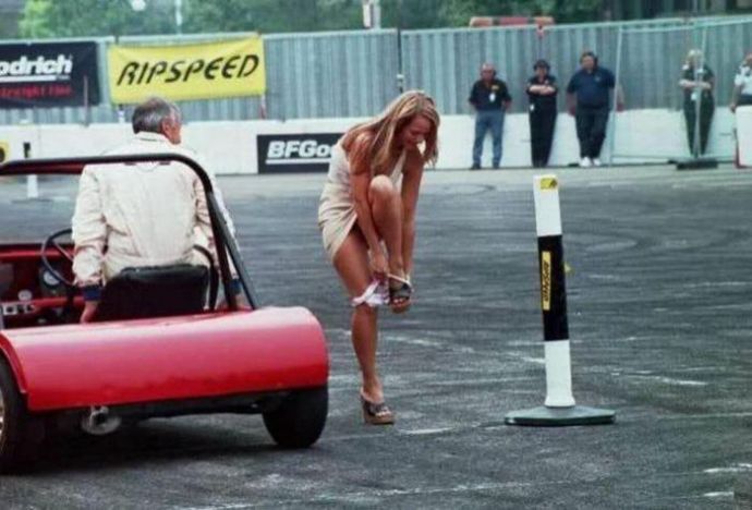 Дура на шариках решила полетать - Эроприколы